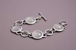  Calcedone in Armkette aus 925er Silber mattiert mit Knebelverschluss