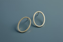 Ohrringe aus 585er Gold in ovaler Form und mattierter Oberfläche