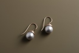  Ohrschmuck aus 585er Gold mit Süßwasserperlen in Grau